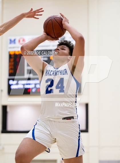 Thumbnail 3 in MacArthur [Douglas] vs Clark photogallery.