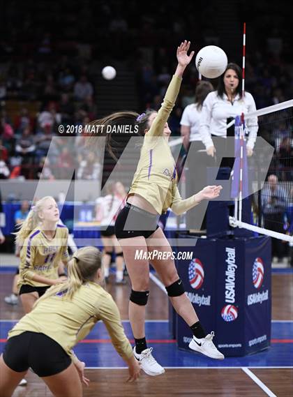 Thumbnail 3 in Silver Creek vs. Holy Family (CHSAA 4A Playoff) photogallery.