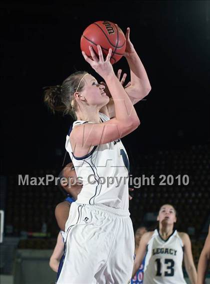 Thumbnail 2 in Legacy vs. Fountain-Fort Carson (5A Quarterfinals) photogallery.