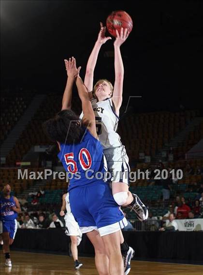 Thumbnail 2 in Legacy vs. Fountain-Fort Carson (5A Quarterfinals) photogallery.