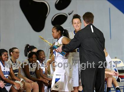 Thumbnail 3 in Monterey Trail vs. Capital Christian (Bulldog Winter Classic) photogallery.