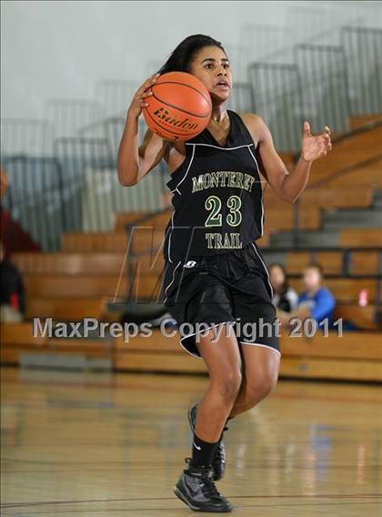Thumbnail 3 in Monterey Trail vs. Capital Christian (Bulldog Winter Classic) photogallery.