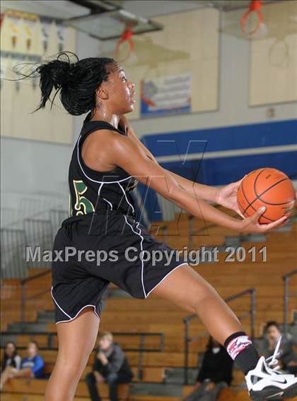 Thumbnail 2 in Monterey Trail vs. Capital Christian (Bulldog Winter Classic) photogallery.