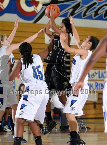 Thumbnail 3 in Monterey Trail vs. Capital Christian (Bulldog Winter Classic) photogallery.