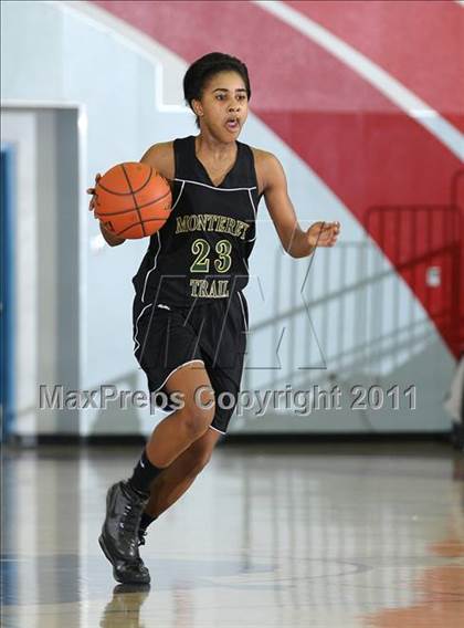 Thumbnail 2 in Monterey Trail vs. Capital Christian (Bulldog Winter Classic) photogallery.