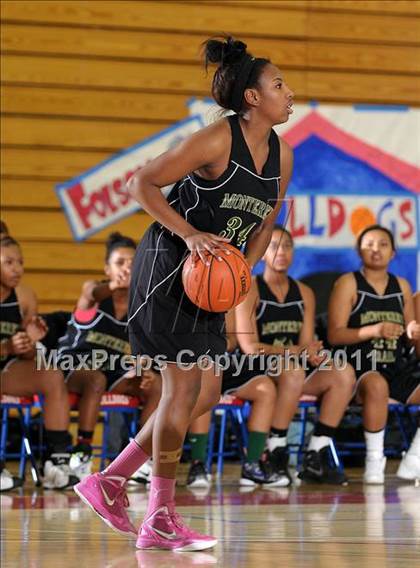 Thumbnail 2 in Monterey Trail vs. Capital Christian (Bulldog Winter Classic) photogallery.