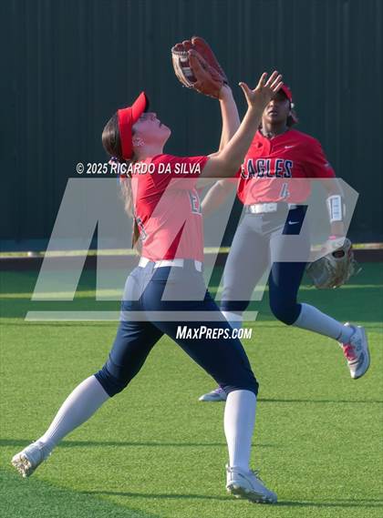 Thumbnail 1 in Bellaire @ Atascocita (UIL 6A D1 Softball Regional Semi-Final) photogallery.