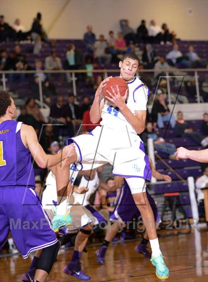Thumbnail 3 in HCYA vs. Word of God Christian Academy (HighSchoolOT.com Holiday Invitational) photogallery.