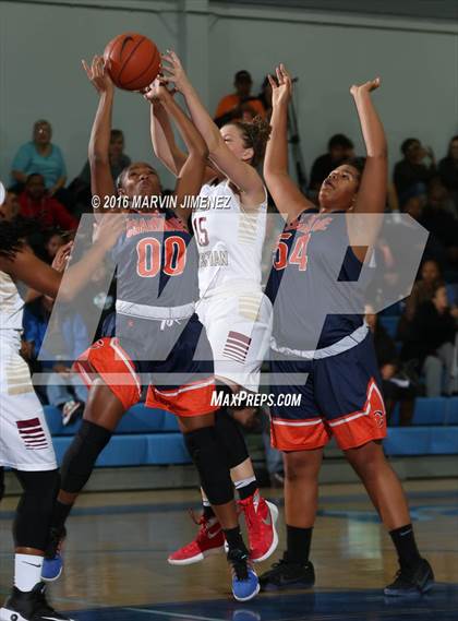 Thumbnail 1 in Oaks Christian vs Chaminade photogallery.