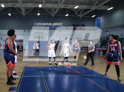 Thumbnail 1 in Oaks Christian vs Chaminade photogallery.