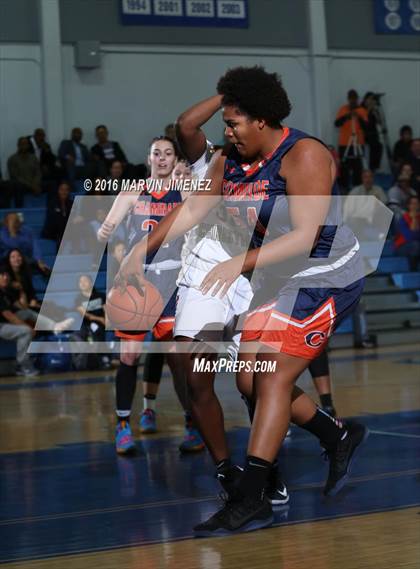 Thumbnail 2 in Oaks Christian vs Chaminade photogallery.
