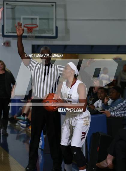 Thumbnail 3 in Oaks Christian vs Chaminade photogallery.