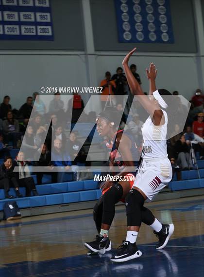 Thumbnail 3 in Oaks Christian vs Chaminade photogallery.