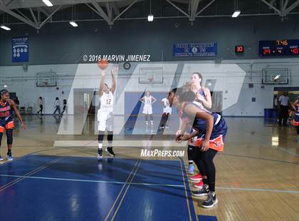 Thumbnail 2 in Oaks Christian vs Chaminade photogallery.
