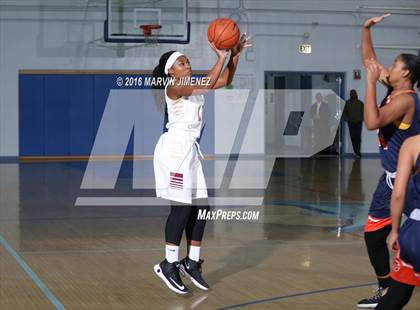 Thumbnail 2 in Oaks Christian vs Chaminade photogallery.