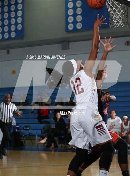 Thumbnail 1 in Oaks Christian vs Chaminade photogallery.