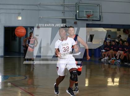 Thumbnail 3 in Oaks Christian vs Chaminade photogallery.