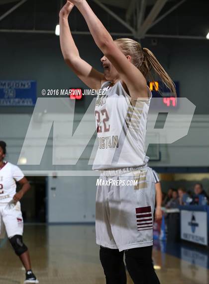 Thumbnail 2 in Oaks Christian vs Chaminade photogallery.