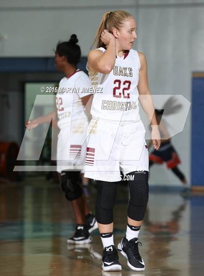 Thumbnail 3 in Oaks Christian vs Chaminade photogallery.