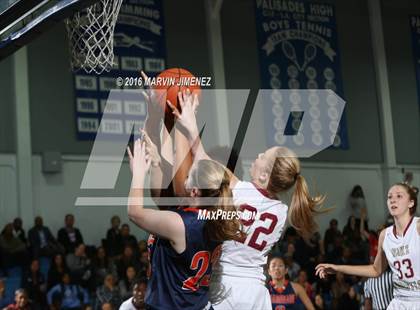 Thumbnail 1 in Oaks Christian vs Chaminade photogallery.