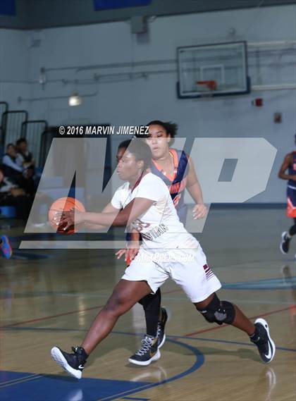 Thumbnail 2 in Oaks Christian vs Chaminade photogallery.