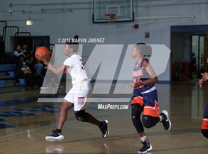 Thumbnail 3 in Oaks Christian vs Chaminade photogallery.