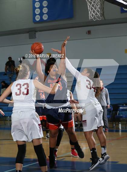 Thumbnail 2 in Oaks Christian vs Chaminade photogallery.