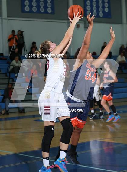 Thumbnail 2 in Oaks Christian vs Chaminade photogallery.