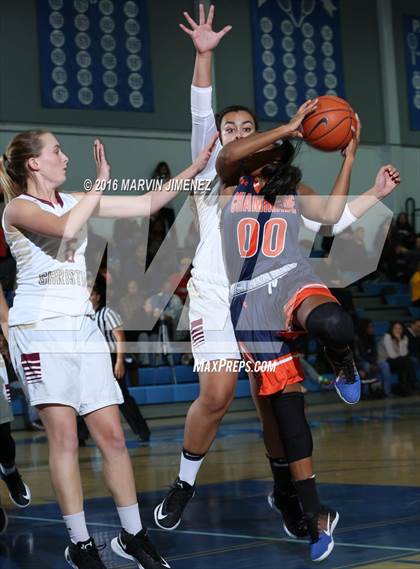 Thumbnail 2 in Oaks Christian vs Chaminade photogallery.