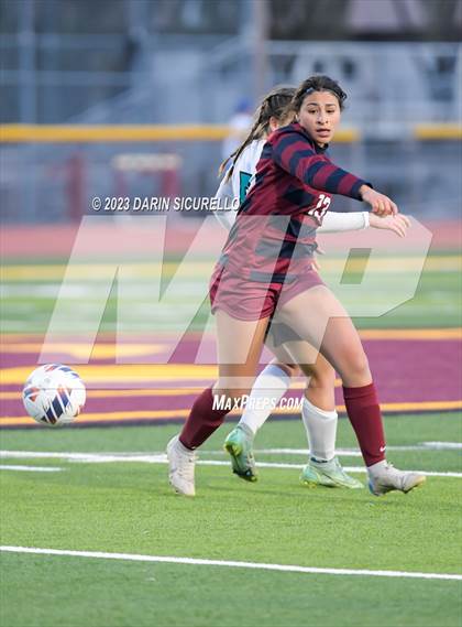 Thumbnail 3 in Highland vs Perry (AIA 6A Semifinal) photogallery.
