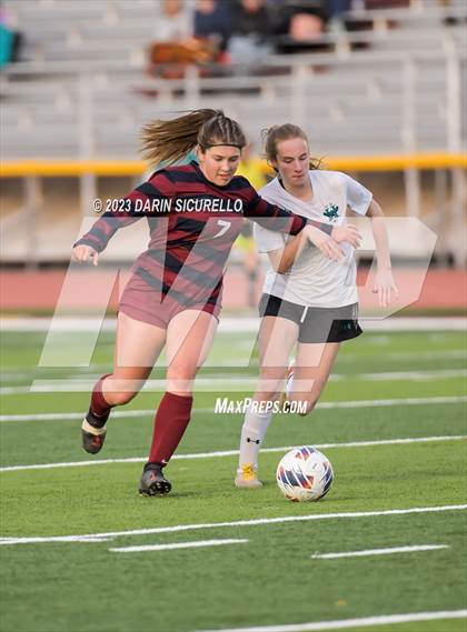 Thumbnail 3 in Highland vs Perry (AIA 6A Semifinal) photogallery.