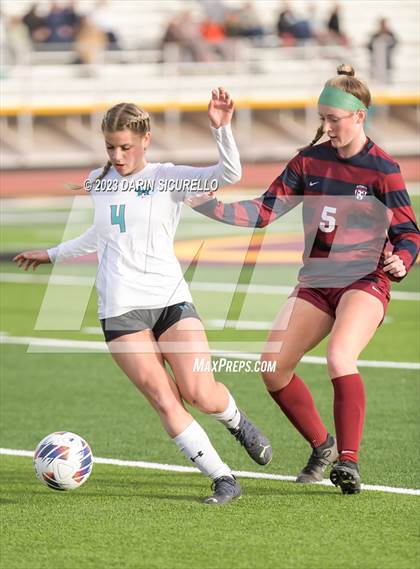 Thumbnail 1 in Highland vs Perry (AIA 6A Semifinal) photogallery.
