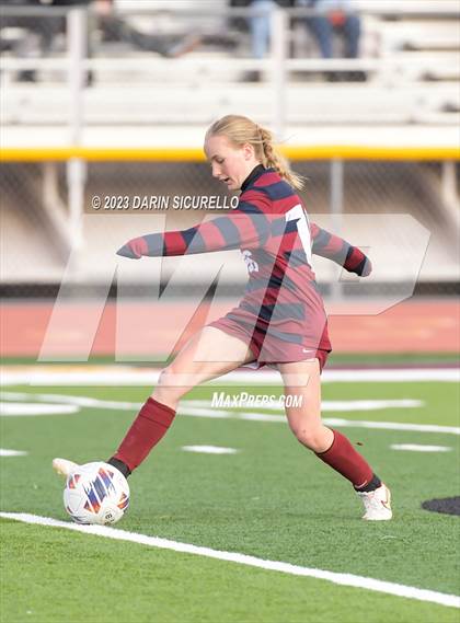 Thumbnail 3 in Highland vs Perry (AIA 6A Semifinal) photogallery.