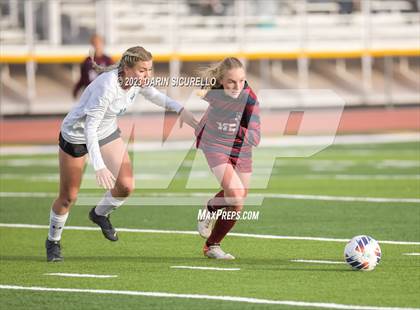 Thumbnail 3 in Highland vs Perry (AIA 6A Semifinal) photogallery.