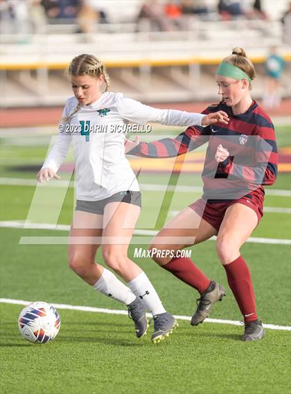 Thumbnail 2 in Highland vs Perry (AIA 6A Semifinal) photogallery.