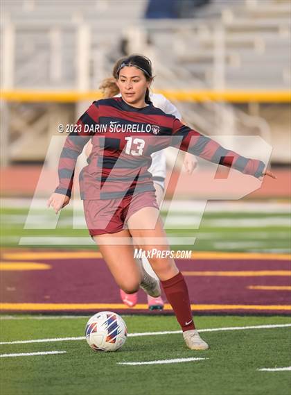 Thumbnail 3 in Highland vs Perry (AIA 6A Semifinal) photogallery.