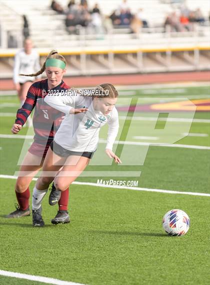 Thumbnail 3 in Highland vs Perry (AIA 6A Semifinal) photogallery.