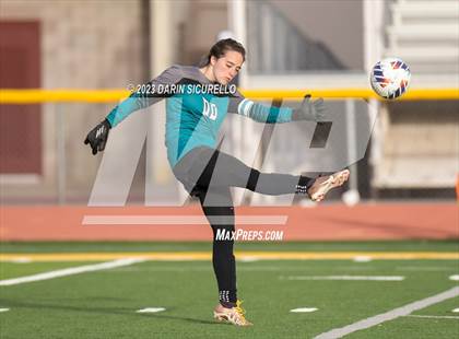 Thumbnail 3 in Highland vs Perry (AIA 6A Semifinal) photogallery.