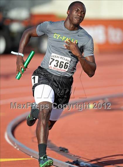 Thumbnail 2 in 85th Clyde Littlefield Texas Relays (Boys Day 1) photogallery.