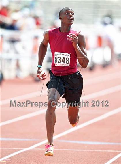 Thumbnail 3 in 85th Clyde Littlefield Texas Relays (Boys Day 1) photogallery.