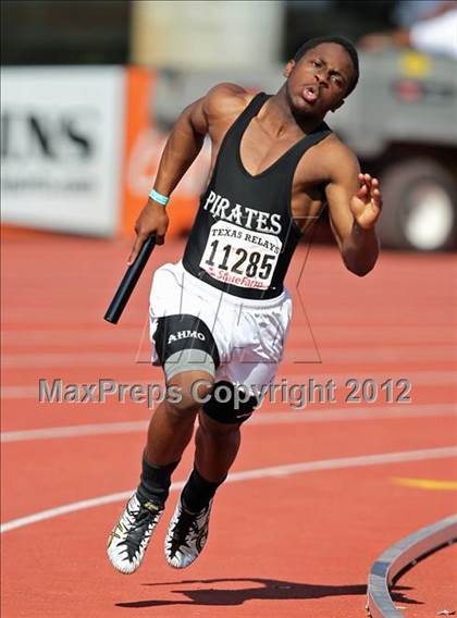 Thumbnail 3 in 85th Clyde Littlefield Texas Relays (Boys Day 1) photogallery.