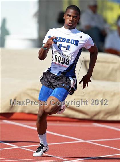 Thumbnail 3 in 85th Clyde Littlefield Texas Relays (Boys Day 1) photogallery.
