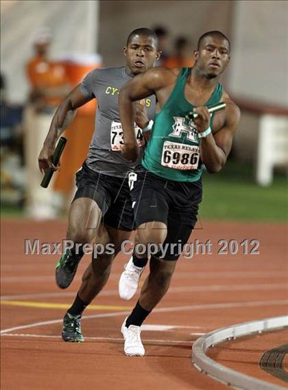 Thumbnail 2 in 85th Clyde Littlefield Texas Relays (Boys Day 1) photogallery.
