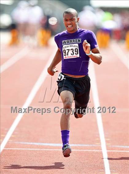 Thumbnail 3 in 85th Clyde Littlefield Texas Relays (Boys Day 1) photogallery.