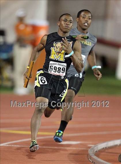 Thumbnail 2 in 85th Clyde Littlefield Texas Relays (Boys Day 1) photogallery.