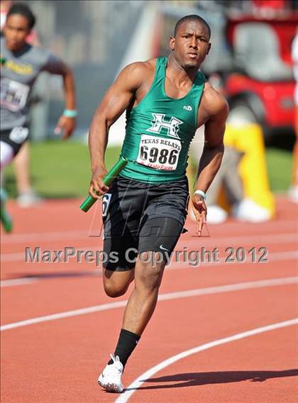 Thumbnail 3 in 85th Clyde Littlefield Texas Relays (Boys Day 1) photogallery.
