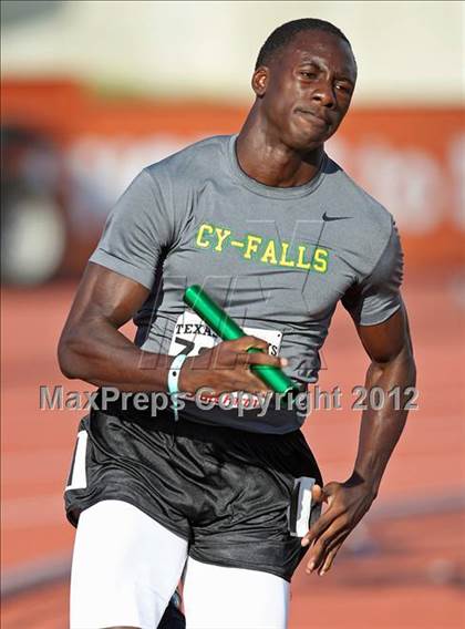 Thumbnail 3 in 85th Clyde Littlefield Texas Relays (Boys Day 1) photogallery.