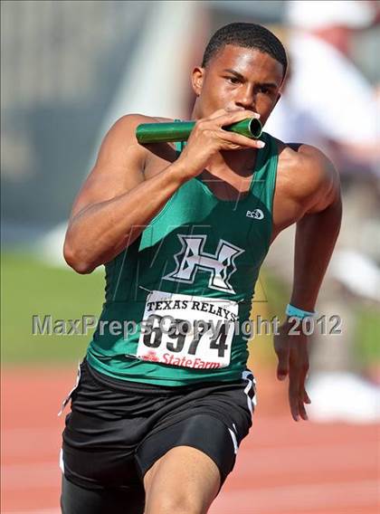Thumbnail 2 in 85th Clyde Littlefield Texas Relays (Boys Day 1) photogallery.