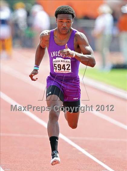 Thumbnail 2 in 85th Clyde Littlefield Texas Relays (Boys Day 1) photogallery.
