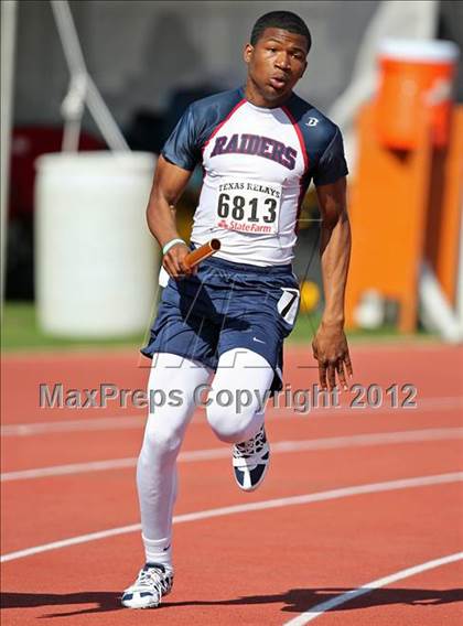 Thumbnail 2 in 85th Clyde Littlefield Texas Relays (Boys Day 1) photogallery.